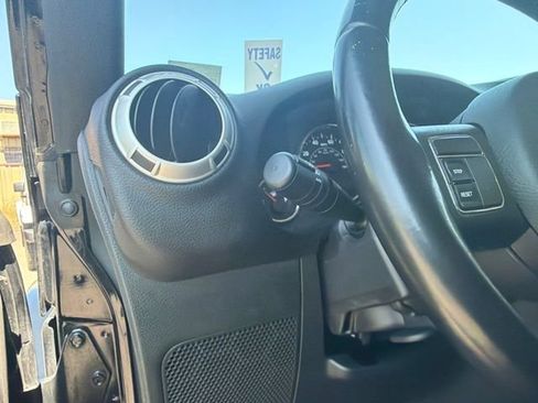 Used 2018 Jeep Wrangler Unlimited Sahara AWD/4WD image 24