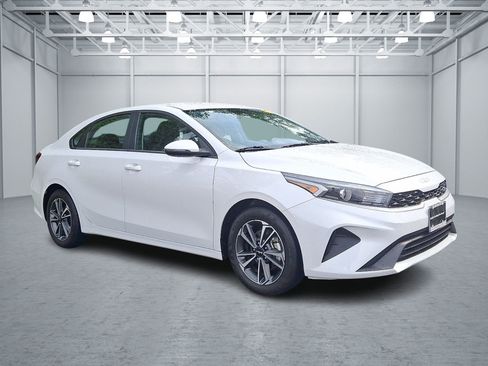 Used 2023 Kia Forte LXS w/ LXS Technology Package FWD image 13