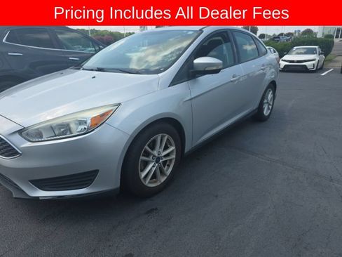 Used 2015 Ford Focus SE FWD image 1