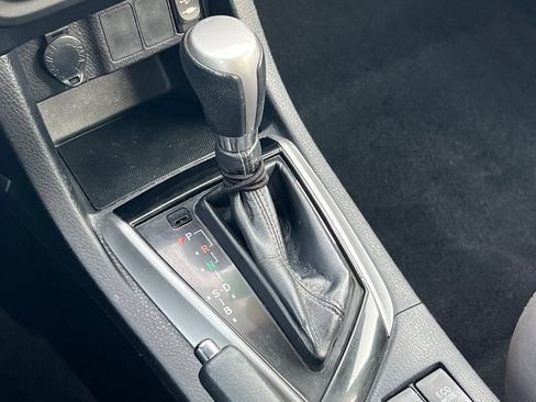 Used 2015 Toyota Corolla LE image 19