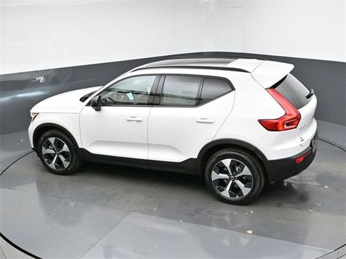 New 2026 Volvo XC40 B5 Core w/ Climate Package image 44