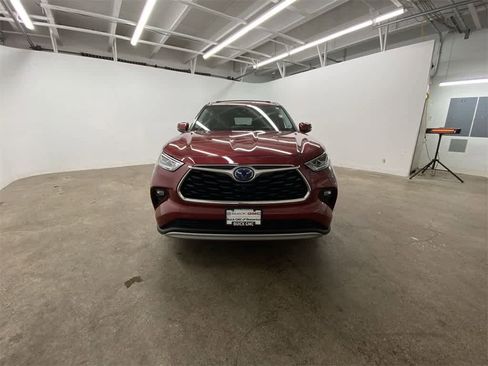 Used 2020 Toyota Highlander Platinum image 9