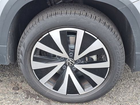 Used 2022 Volkswagen Taos SE FWD image 9