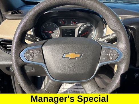 Used 2022 Chevrolet Traverse LS image 16