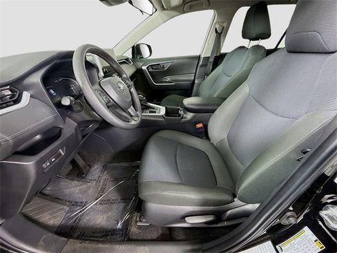 Certified 2025 Toyota RAV4 LE image 19