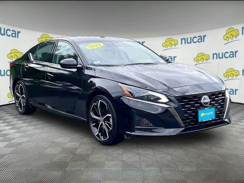Used 2024 Nissan Altima 2.5 SR w/ SR Premium Package FWD image 1