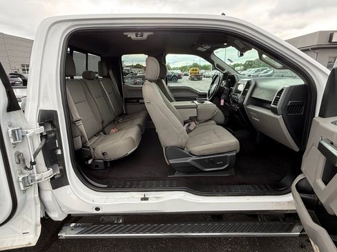 Used 2019 Ford F150 XLT w/ Equipment Group 302A Luxury AWD/4WD image 16