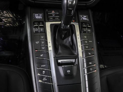 Used 2021 Porsche Macan image 30