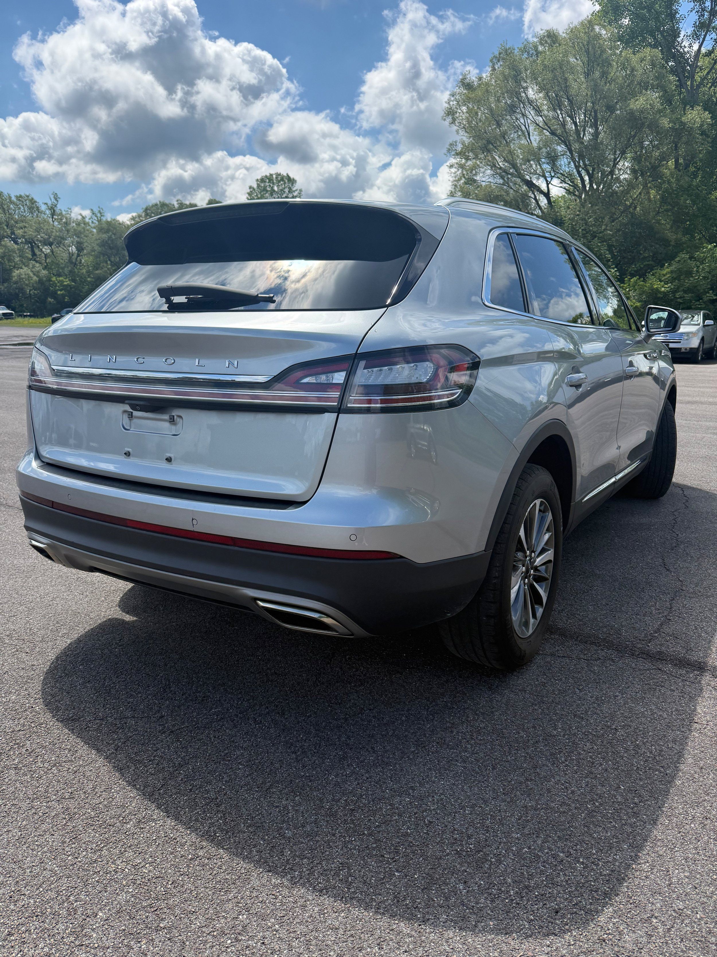 Used 2023 Lincoln Nautilus Reserve AWD/4WD image 3