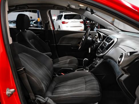 Used 2018 Chevrolet Sonic LT FWD image 31