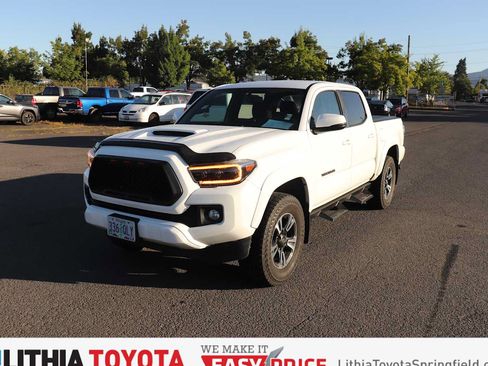 Used 2017 Toyota Tacoma TRD Sport w/ Tow Package (A/T) AWD/4WD image 1