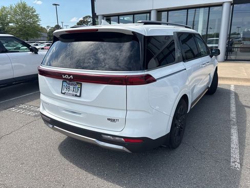 Used 2024 Kia Carnival SX image 7