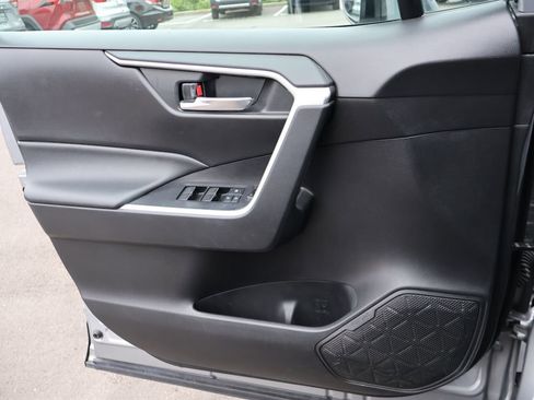 Used 2022 Toyota RAV4 XLE Premium AWD/4WD image 29