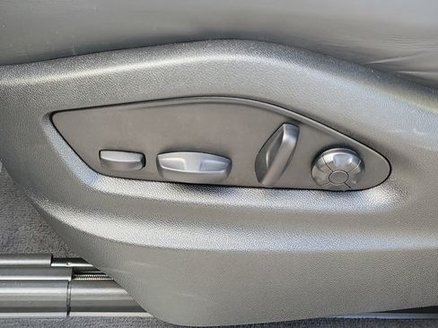 Used 2025 Porsche Cayenne Coupe AWD/4WD image 21