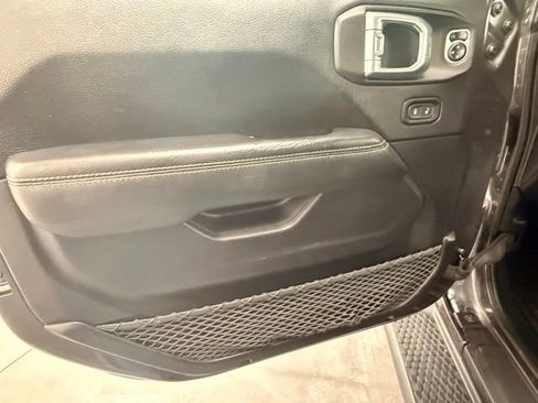Used 2020 Jeep Wrangler Unlimited Sahara AWD/4WD image 20