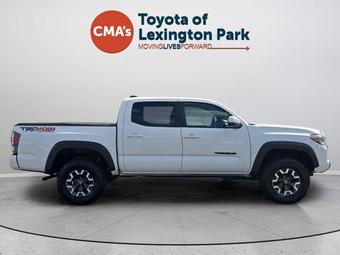 Used 2022 Toyota Tacoma TRD Off-Road w/ Technology Package AWD/4WD image 8