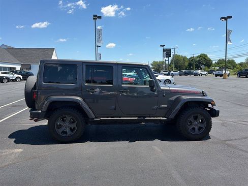 Used 2017 Jeep Wrangler Unlimited Rubicon AWD/4WD image 6