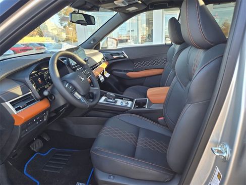 New 2025 Mitsubishi Outlander SEL image 9