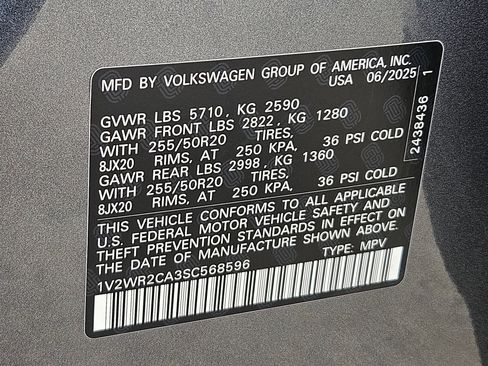 Used 2025 Volkswagen Atlas SE image 31