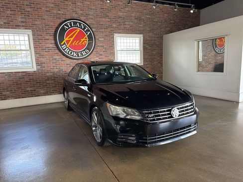 Used 2018 Volkswagen Passat 2.0T R-Line image 13