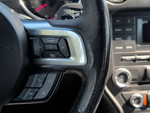 Used 2016 Ford Mustang Coupe RWD image 15