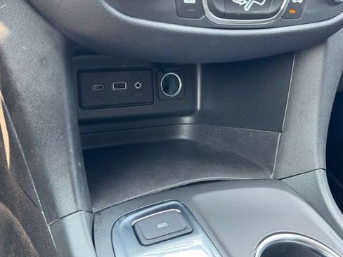 Certified 2022 Chevrolet Equinox LT w/ LPO, Floor Liner Package AWD/4WD image 20