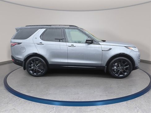 New 2026 Land Rover Discovery Dynamic SE image 4