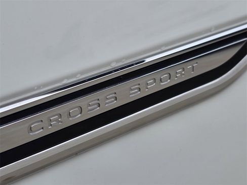 Used 2023 Volkswagen Atlas Cross Sport SE w/ Panoramic Sunroof Package image 8