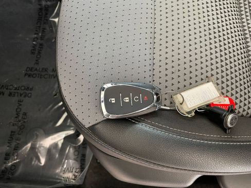 Used 2025 Chevrolet Trax LT w/ LT Convenience Package image 18