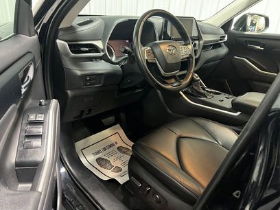Used 2023 Toyota Highlander XLE