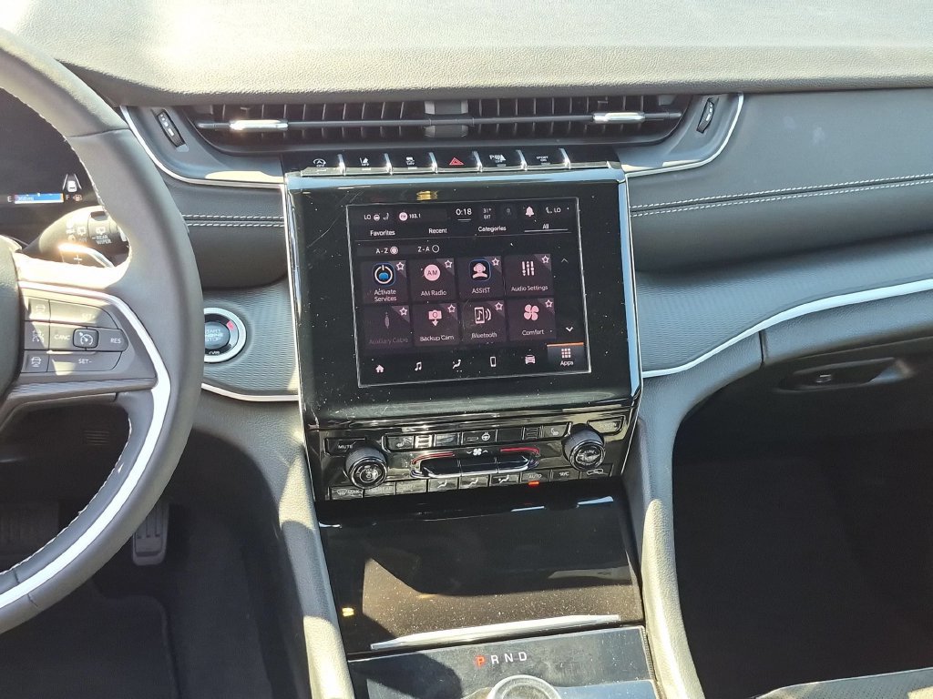 Used 2025 Jeep Grand Cherokee Altitude AWD/4WD image 19