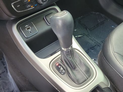 Used 2021 Jeep Compass Latitude FWD image 25