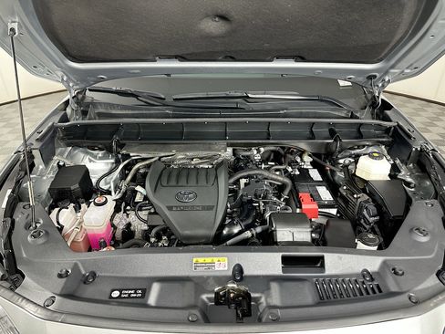 Used 2024 Toyota Highlander LE image 34