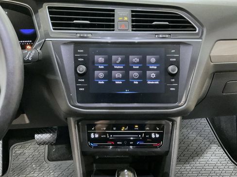 Used 2024 Volkswagen Tiguan SE AWD/4WD image 13