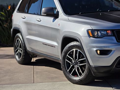 Used 2020 Jeep Grand Cherokee Trailhawk image 4