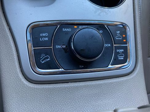 Used 2015 Jeep Grand Cherokee Overland AWD/4WD image 16