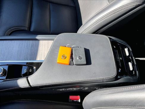 Used 2024 Volvo XC90 T8 Ultimate w/ Protection Package Premier image 14