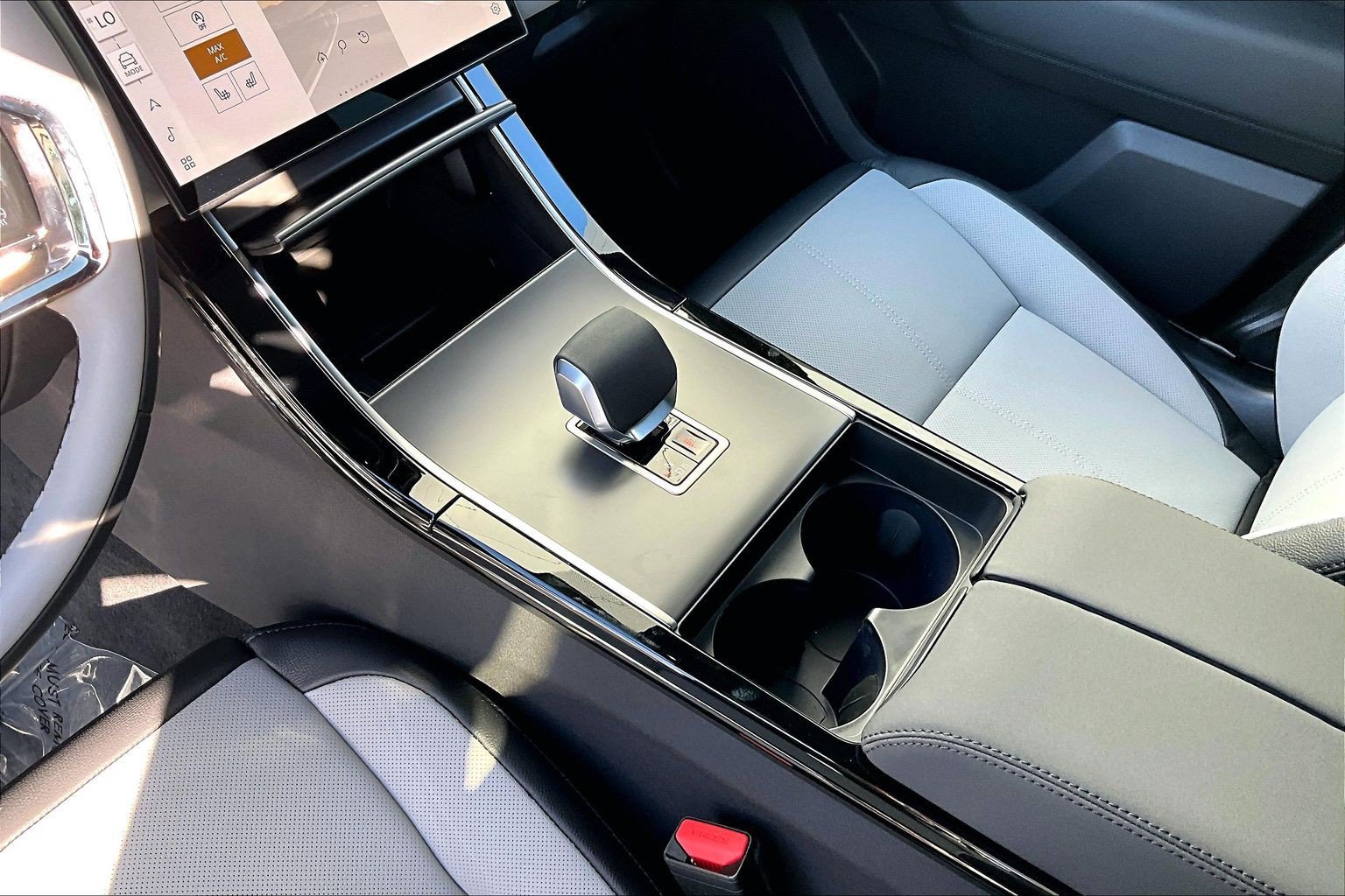 New 2026 Land Rover Range Rover Velar S AWD/4WD image 8