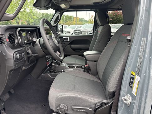 Used 2026 Jeep Wrangler Unlimited Rubicon AWD/4WD image 9