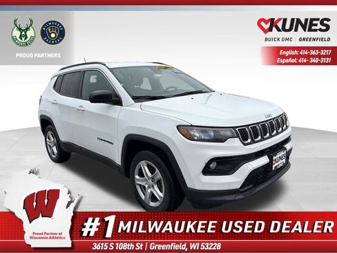 Used 2023 Jeep Compass Latitude AWD/4WD image 1