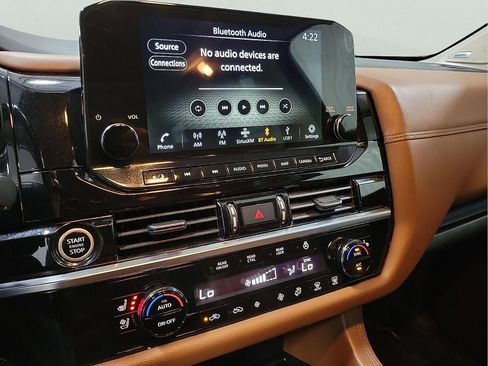 Used 2024 Nissan Pathfinder Platinum image 18