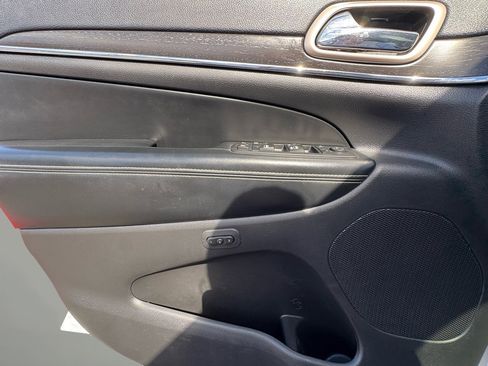 Used 2016 Jeep Grand Cherokee Limited image 27