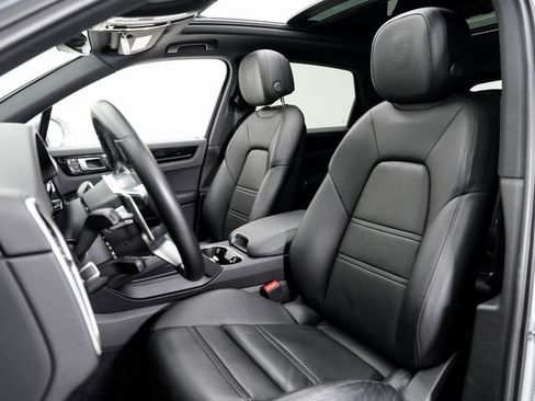 Used 2023 Porsche Cayenne image 5