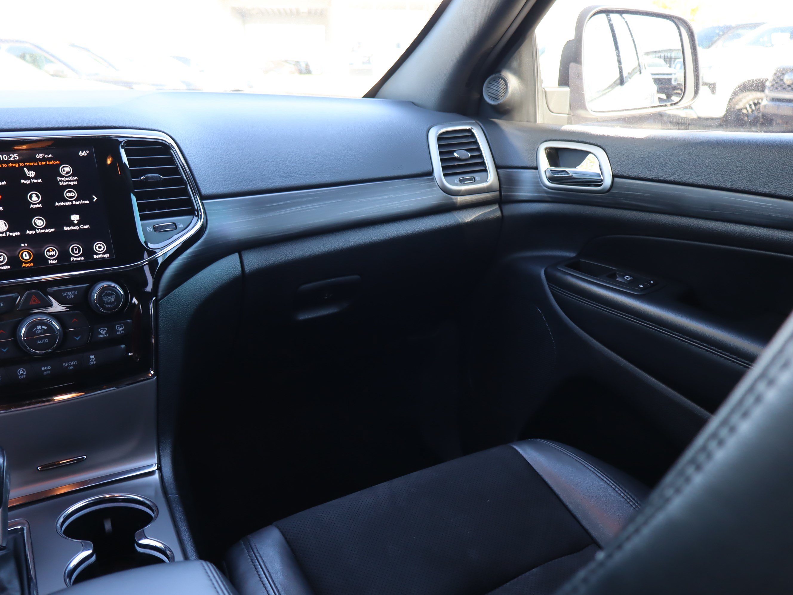 Used 2022 Jeep Grand Cherokee Laredo X AWD/4WD image 13
