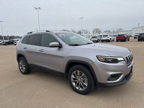 Used 2019 Jeep Cherokee Latitude Plus w/ Cold Weather Group image 1
