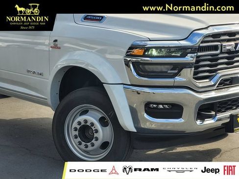 New 2025 RAM 4500 4x4 Regular Cab DRW image 3