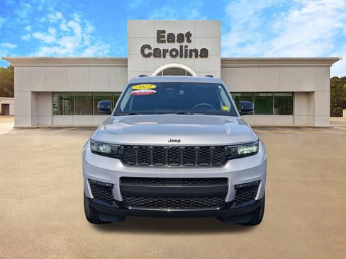 Used 2023 Jeep Grand Cherokee L Limited w/ Black Appearance Package image 8