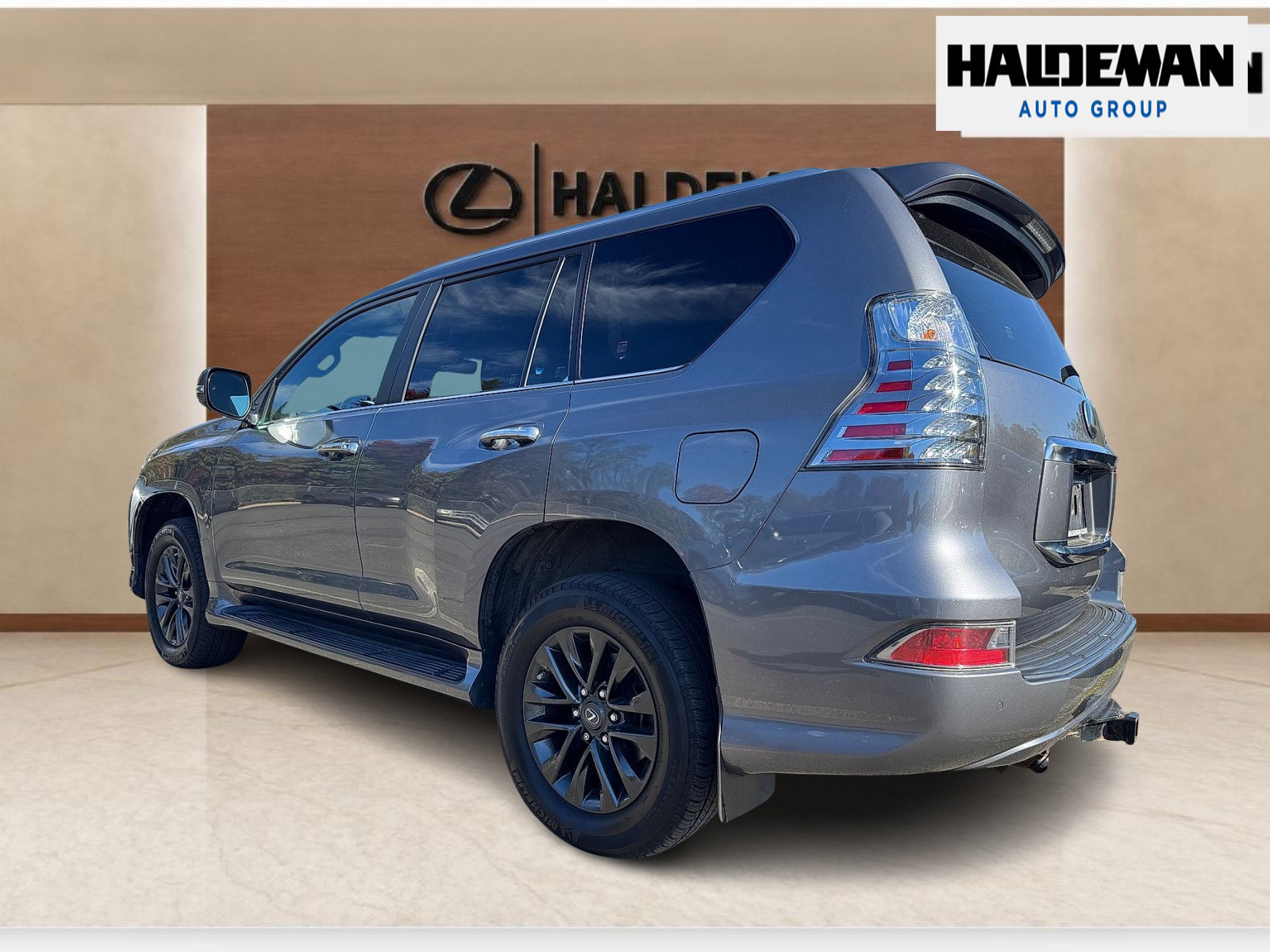 Used 2023 Lexus GX 460 Premium w/ Premium Package AWD/4WD image 3