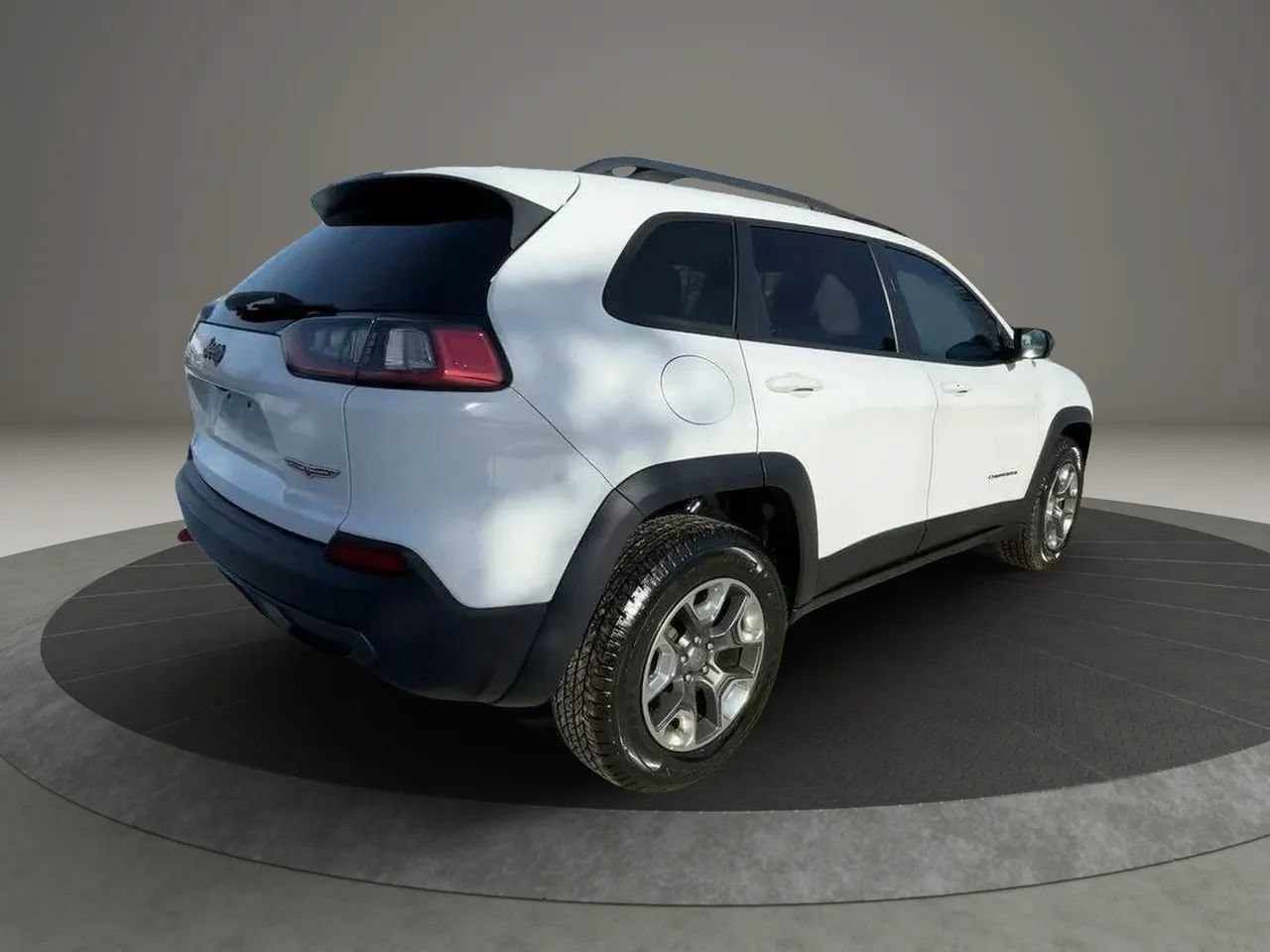 Used 2019 Jeep Cherokee Trailhawk AWD/4WD image 4
