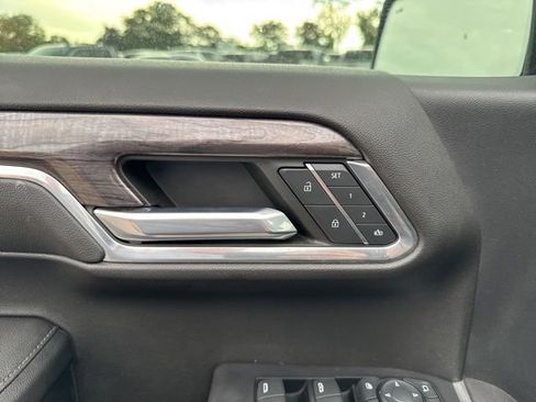 Used 2022 Chevrolet Silverado 1500 LTZ w/ LTZ Premium Package AWD/4WD image 18